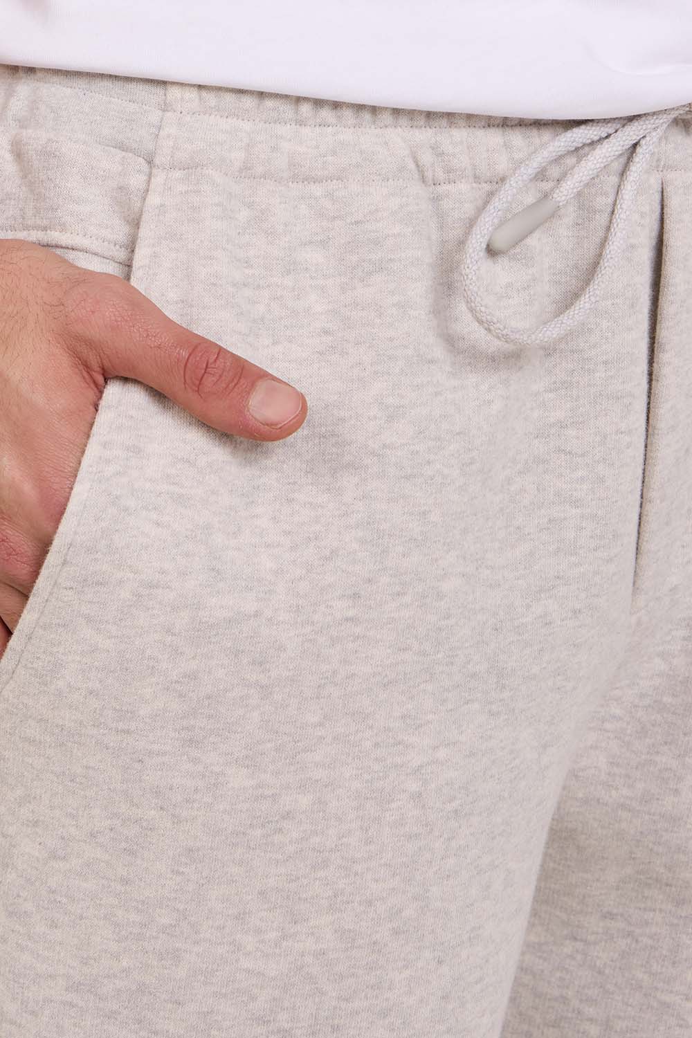 תמונת תקריב דוגמן של מכנסי ג'וג