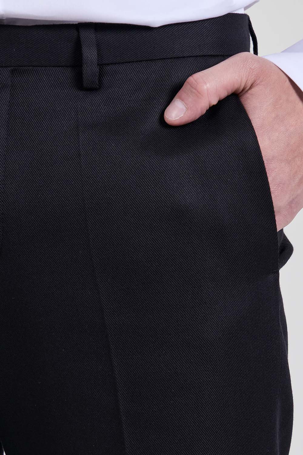 תמונת תקריב דוגמן של מכנסיים מחויטים