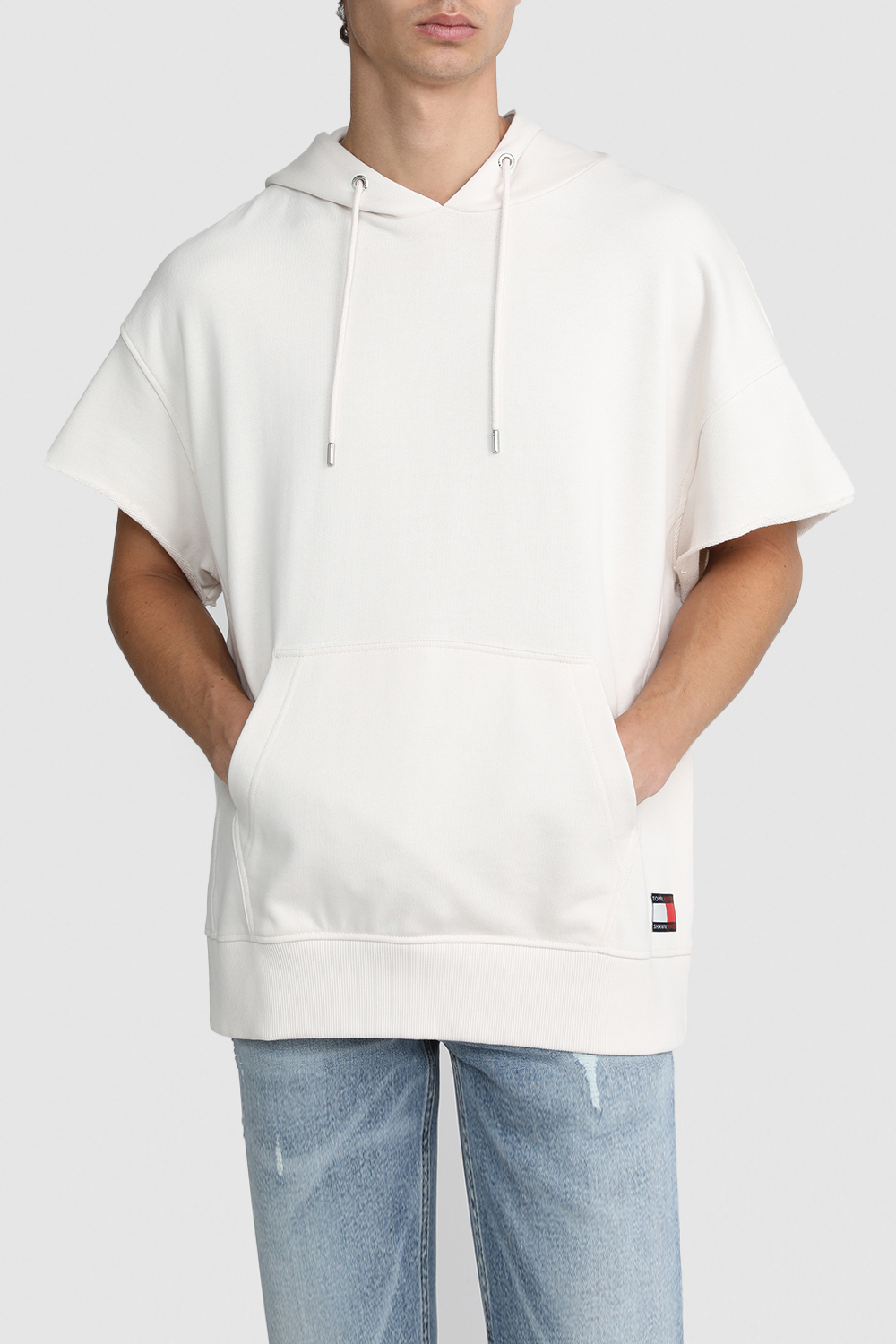 תמונת דוגמן קידמית של טומי הילפיגר X שון מנדס סווטשירט קפוצ'ון ללא שרוולים