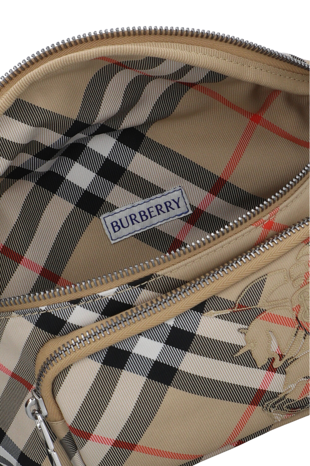 תמונת פנים של תיק פאוץ'