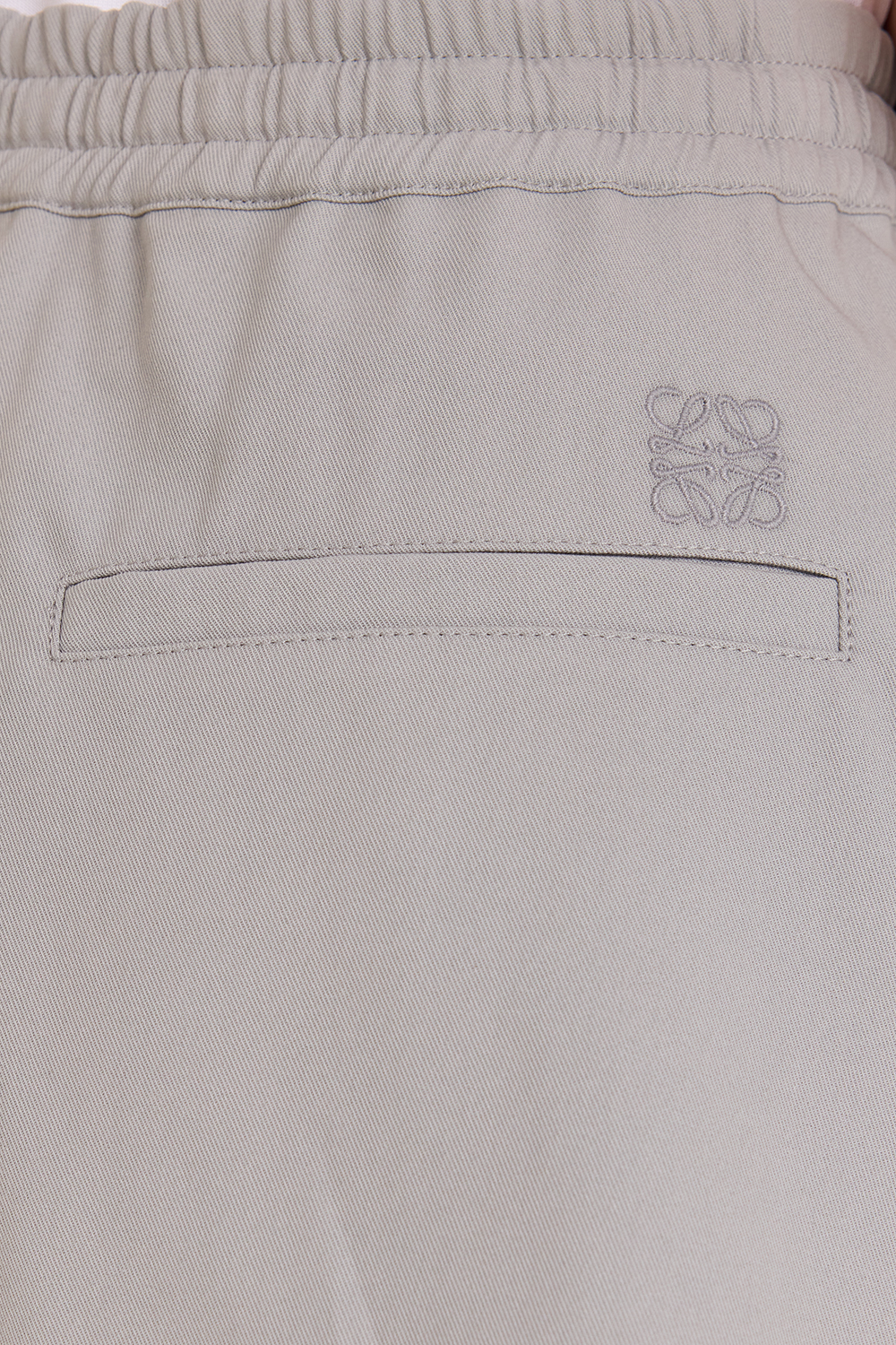 מכנסיים קצרים רחבים