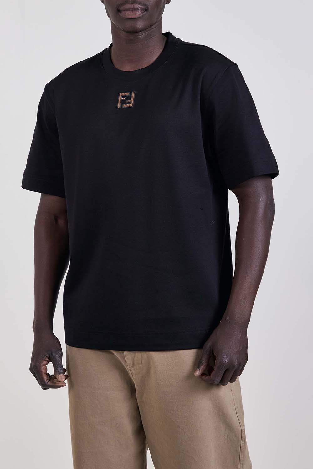 תמונת דוגמן קידמית של חולצת טי