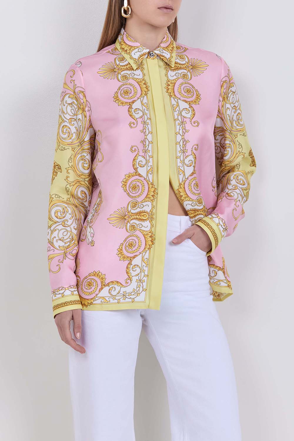 תמונת דוגמן קידמית של חולצה מכופתרת