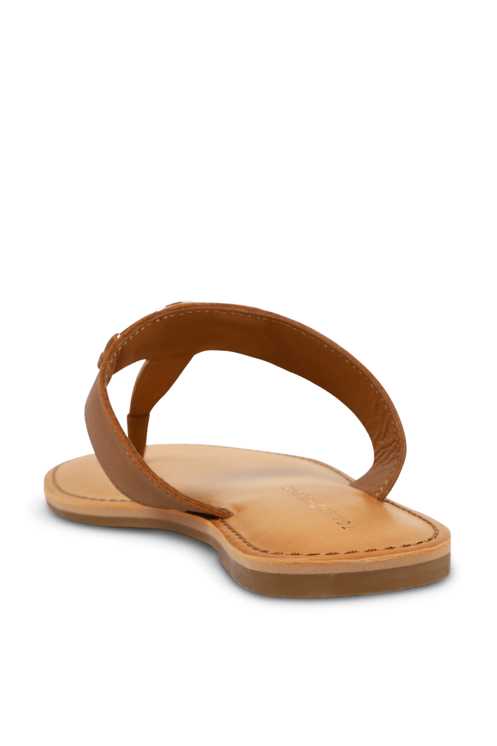 תמונה אחורית של כפכפים מעור קאמל עם לוגו מטאלי