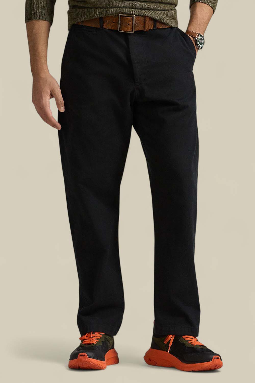 תמונת דוגמן קידמית של מכנסי צ'ינו סלינגר