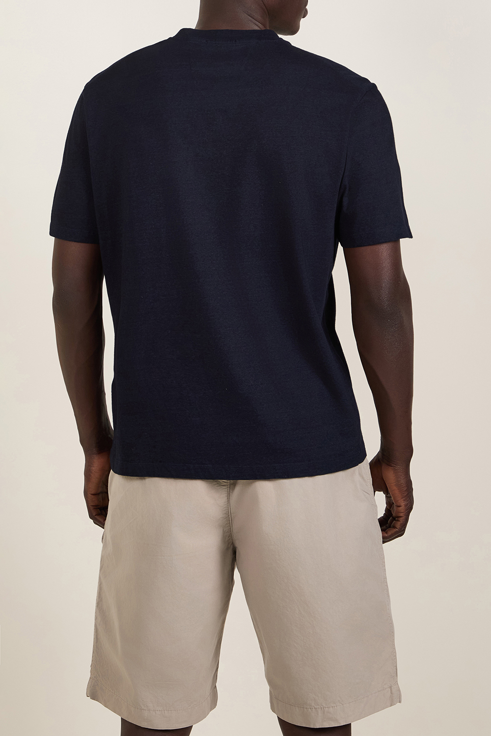 תמונת תקריב דוגמן של חולצת טי