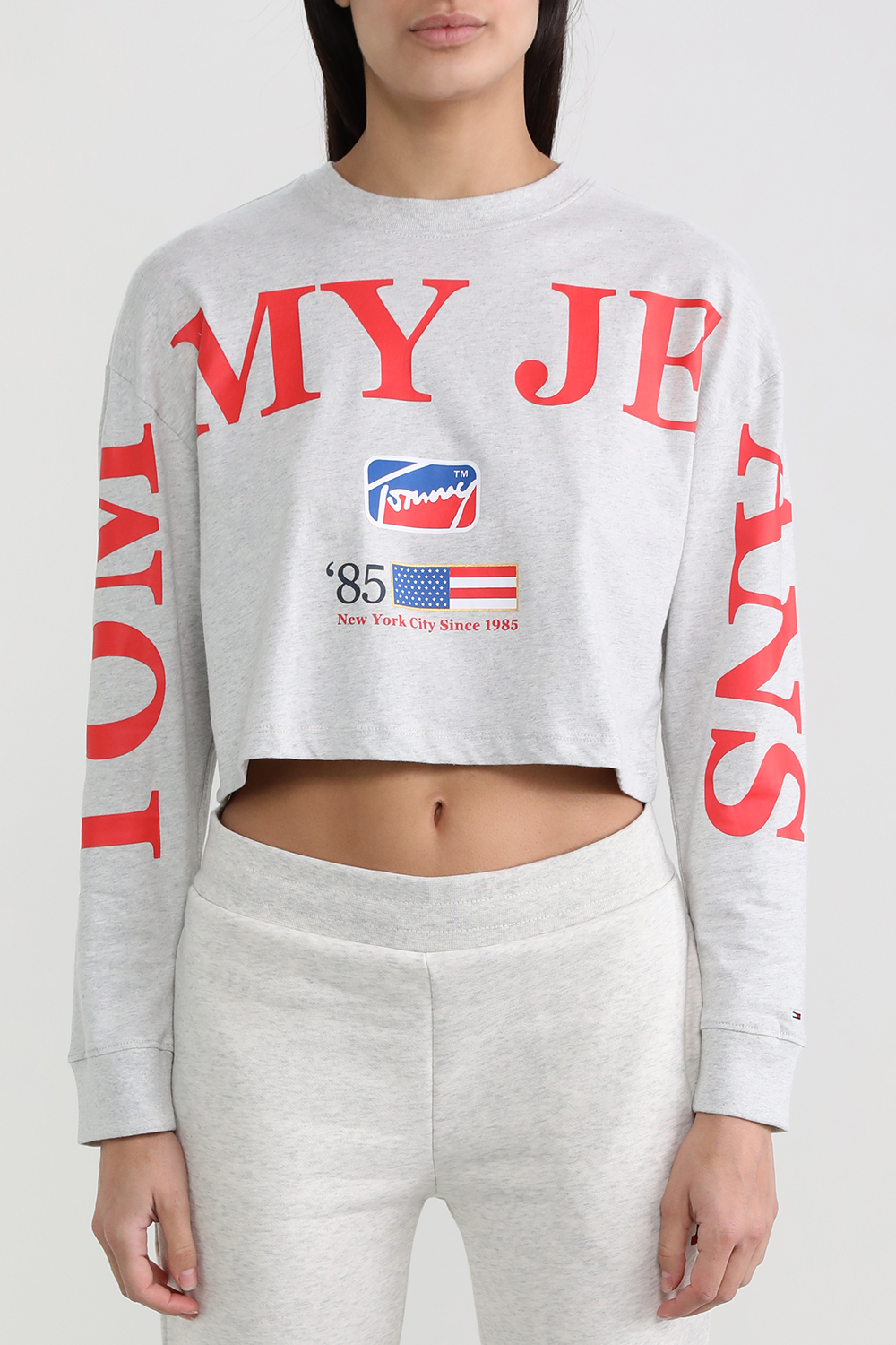 תמונת דוגמן קידמית של חולצת קרופ טי גרפית מכותנת ג'רזי