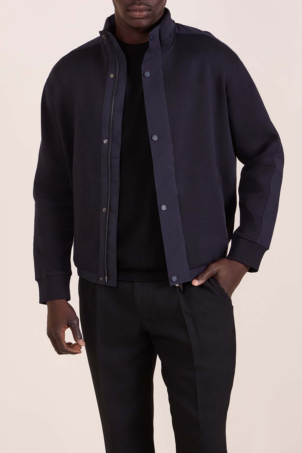 תמונת דוגמן קידמית של ז'קט בריפוד קל