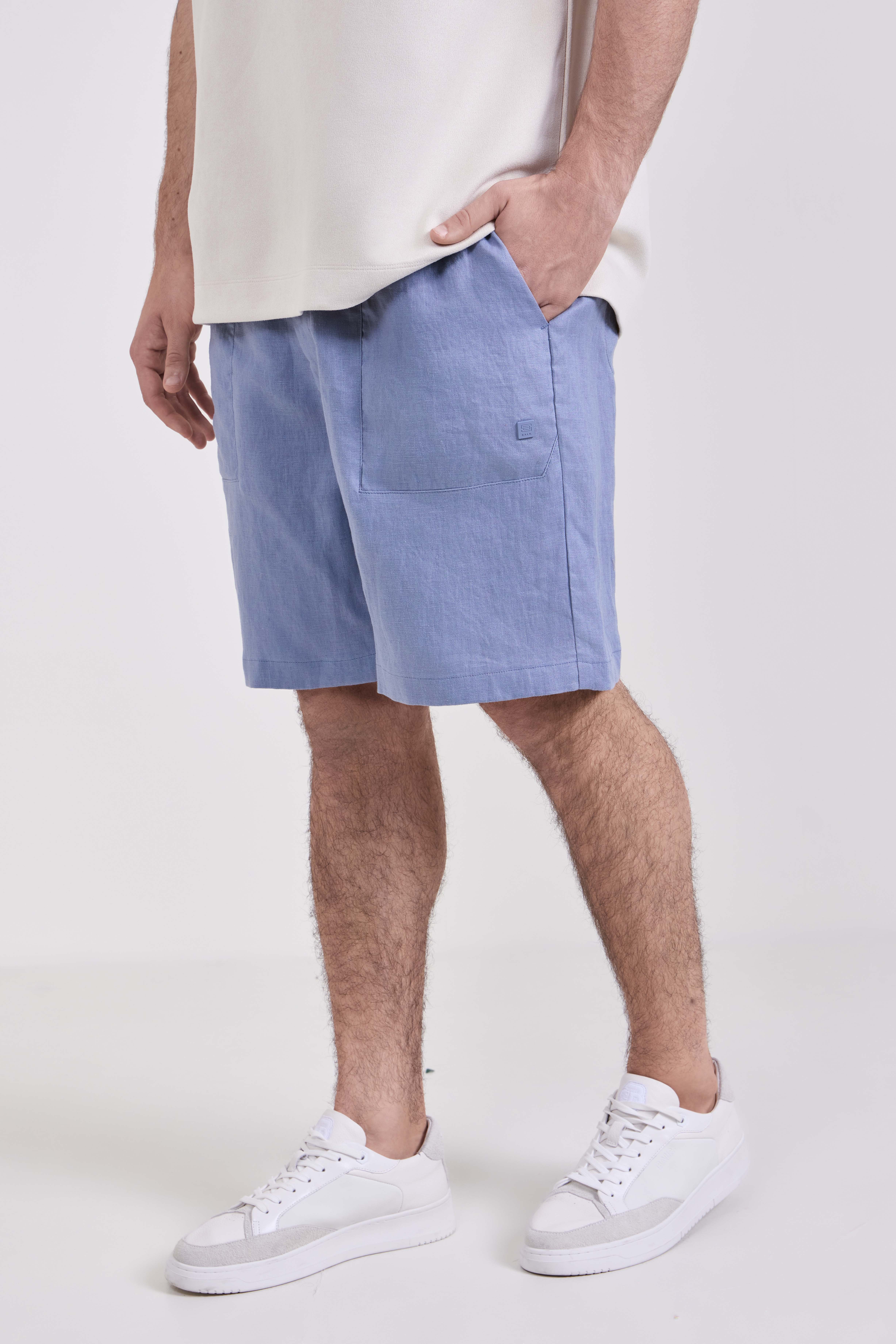 תמונת דוגמן קידמית של מכנסיים קצרים מפשתן