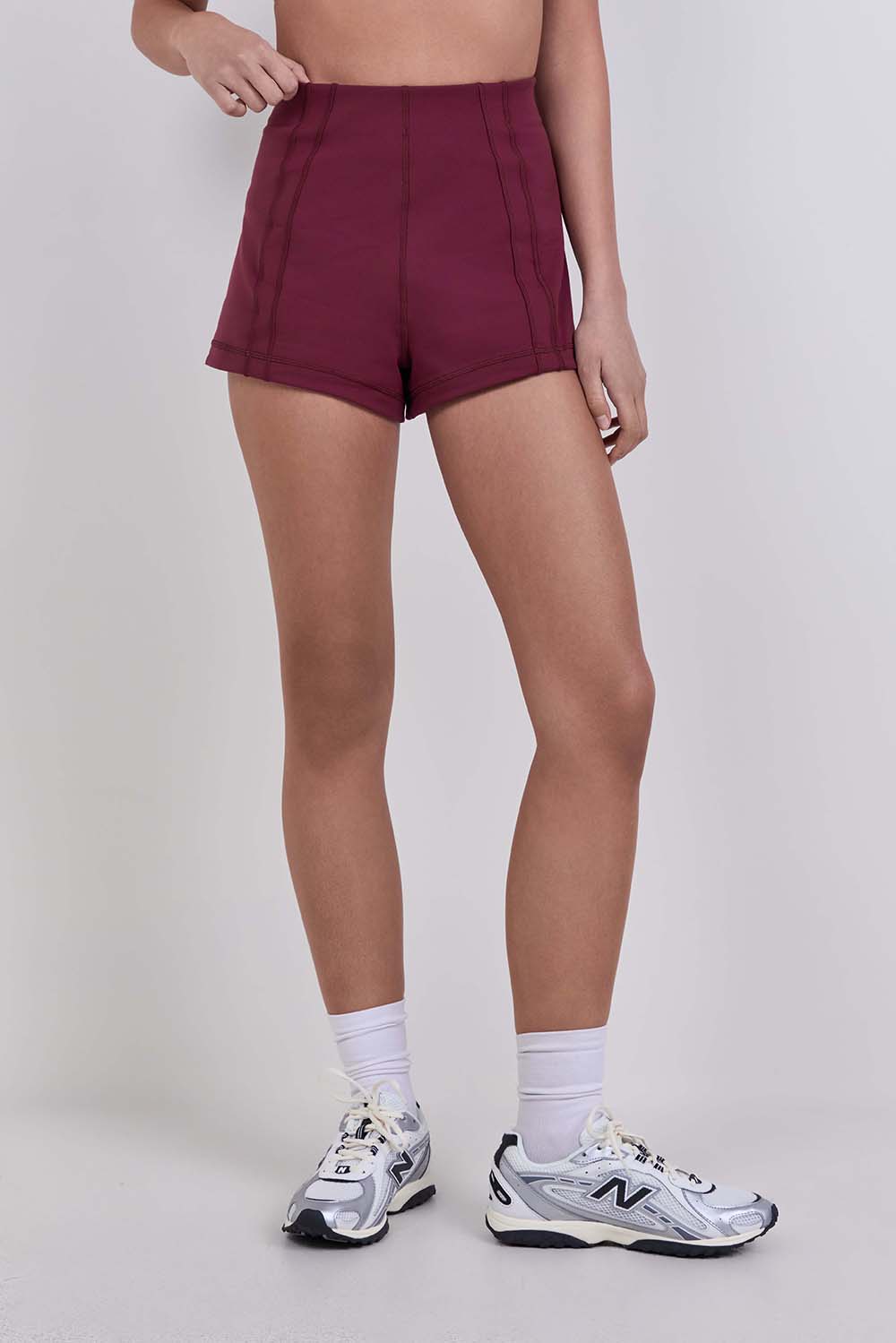 תמונת דוגמן קידמית של Define Micro Short Luon