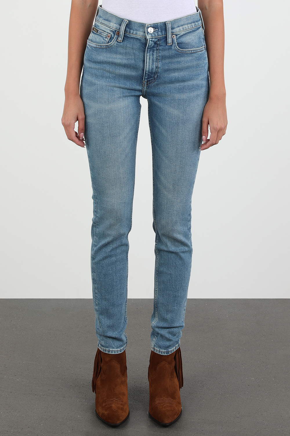 תמונת דוגמן קידמית של Tompkins Skinny Jean in Light Indigo