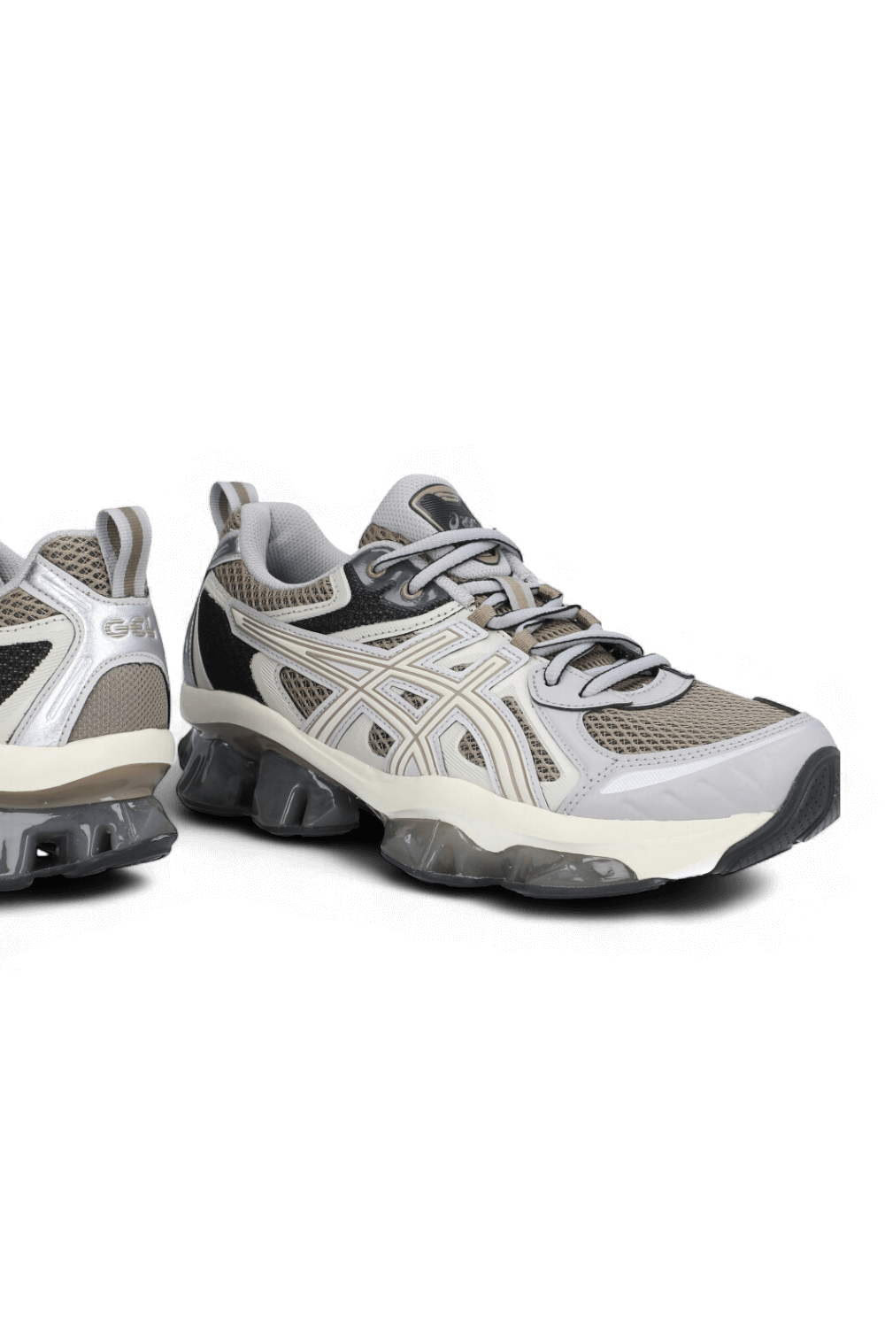 תמונת תקריב של נעלי סניקרס ג'ל קוואנטום קינטיק