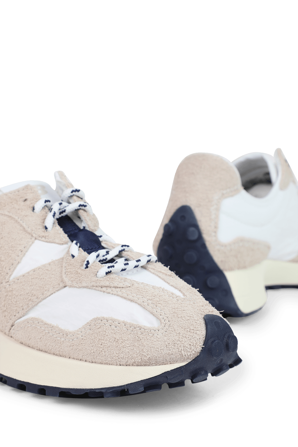 תמונת תקריב של 327 Sneakers in White and Pink