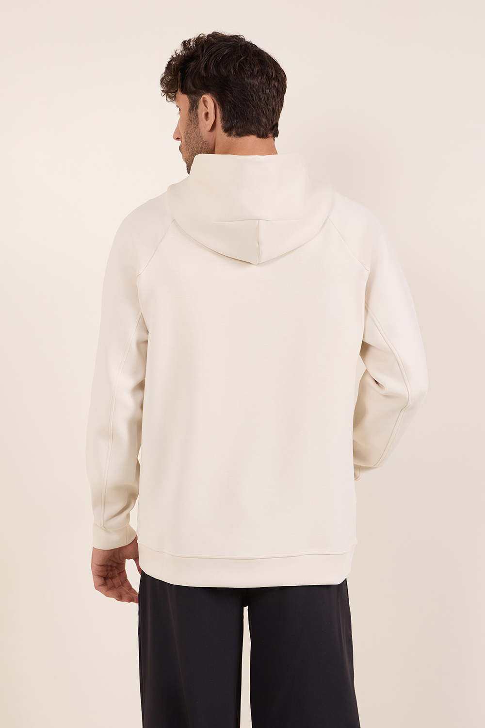 תמונת דוגמן אחורית של Smooth Spacer Pullover Hoodie