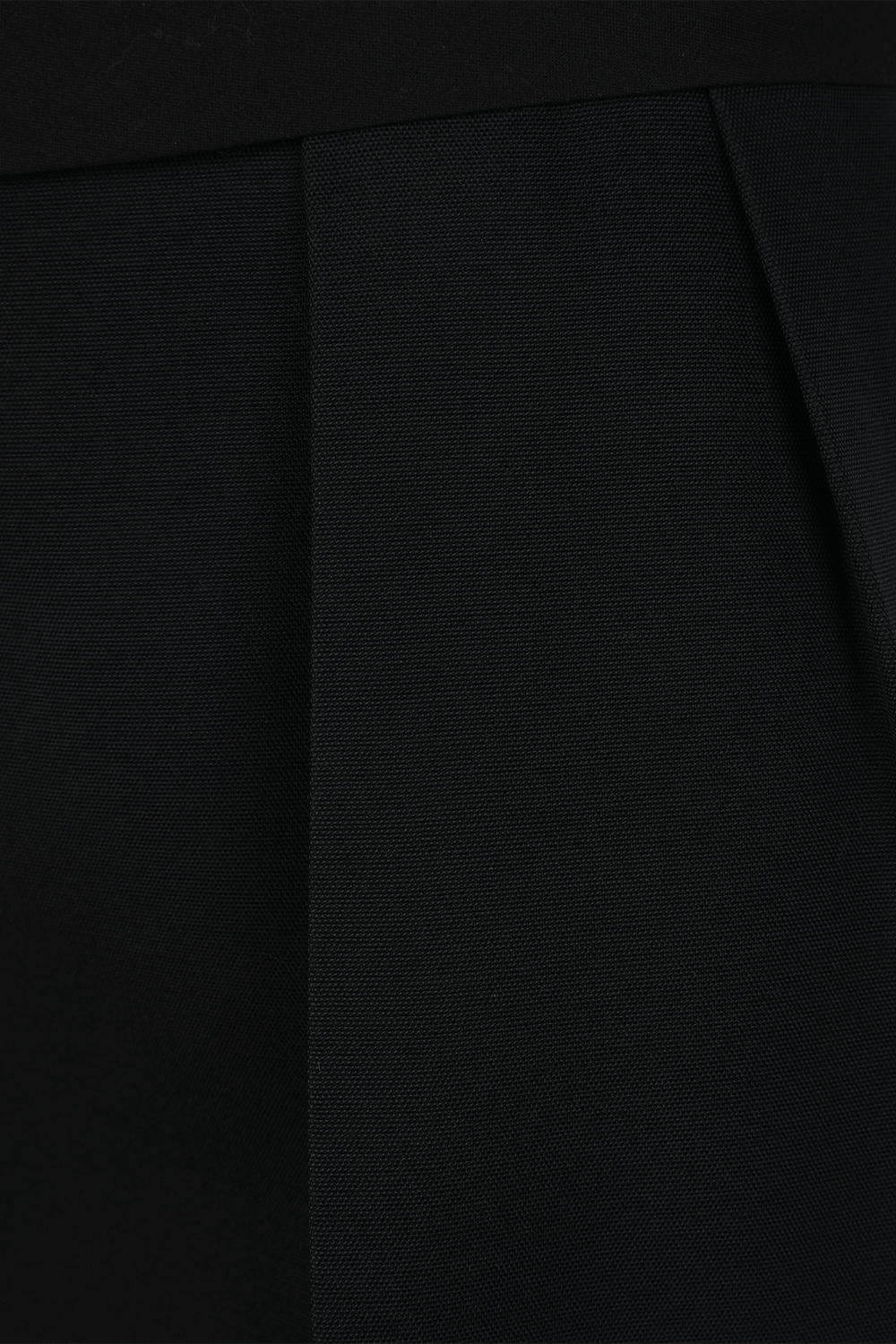 תמונה אחורית של מכנסיים מחויטים ישרים מצמר