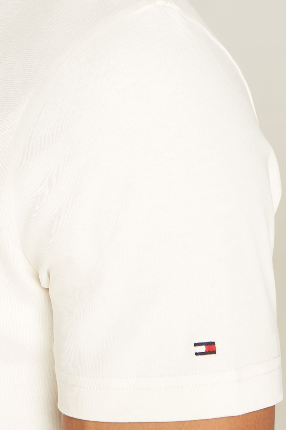 תמונת תקריב דוגמן של חולצת טי