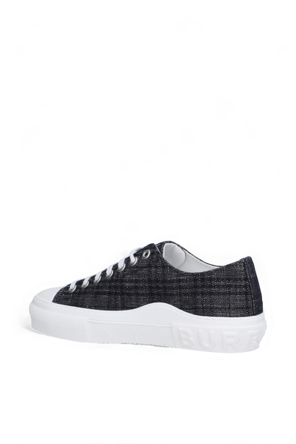 תמונה אחורית של נעלי סניקרס