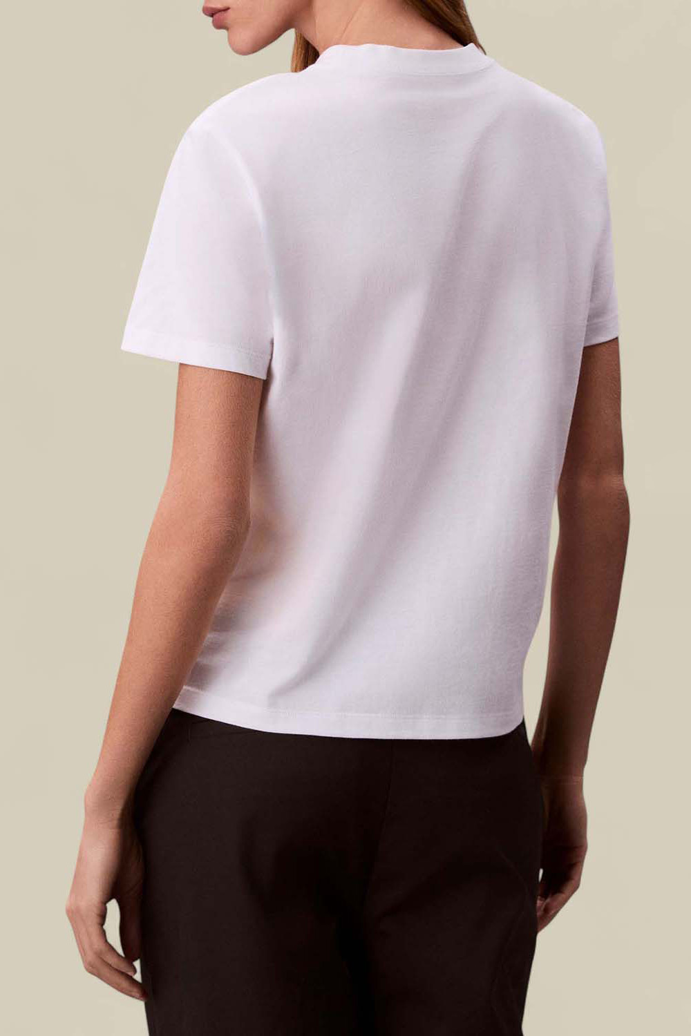 תמונת דוגמן אחורית של חולצת טי