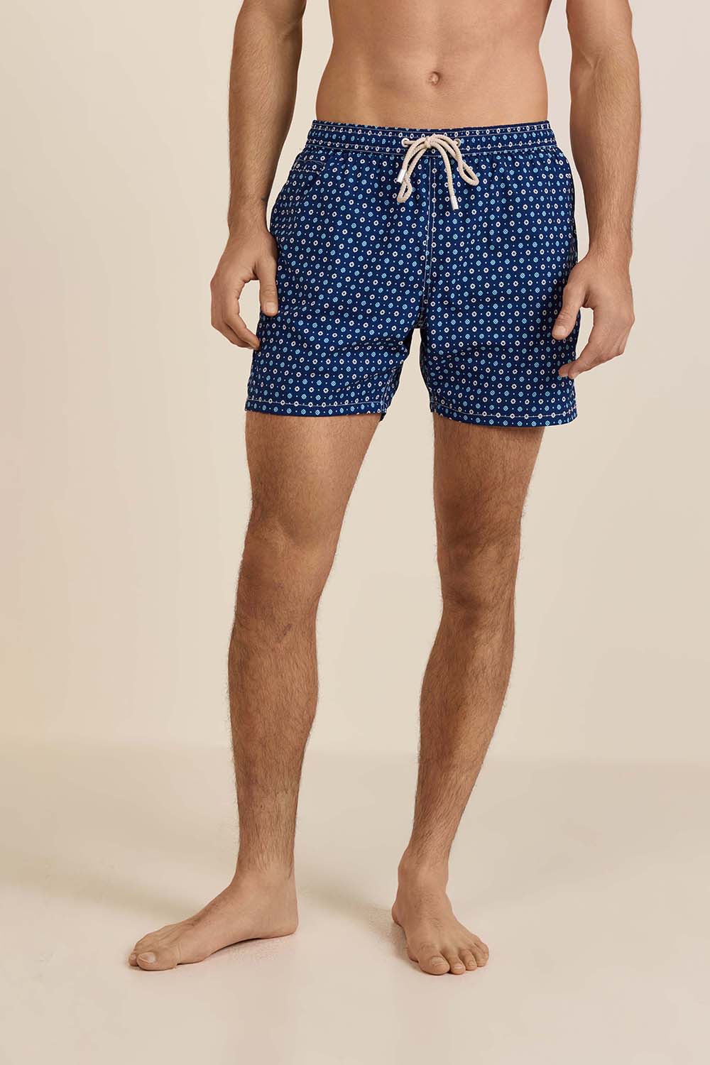 תמונת דוגמן קידמית של מכנסי בגד ים