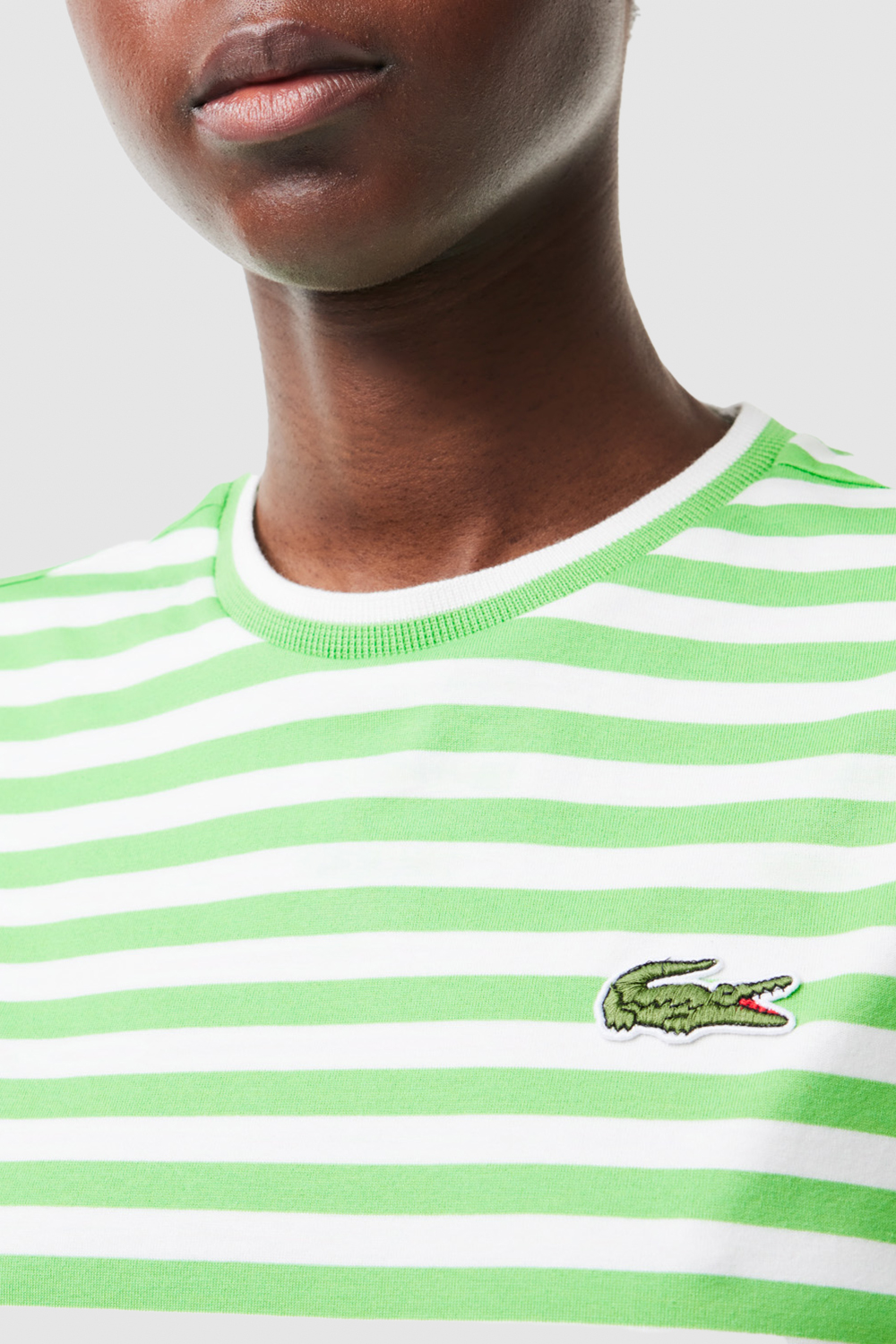 תמונת תקריב דוגמן של חולצת טי