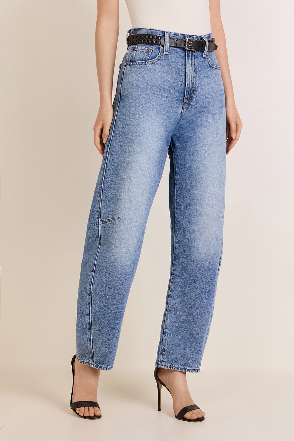 תמונת דוגמן קידמית של מכנסי ג'ינס באגי דד בגזרת בלון משוחררת