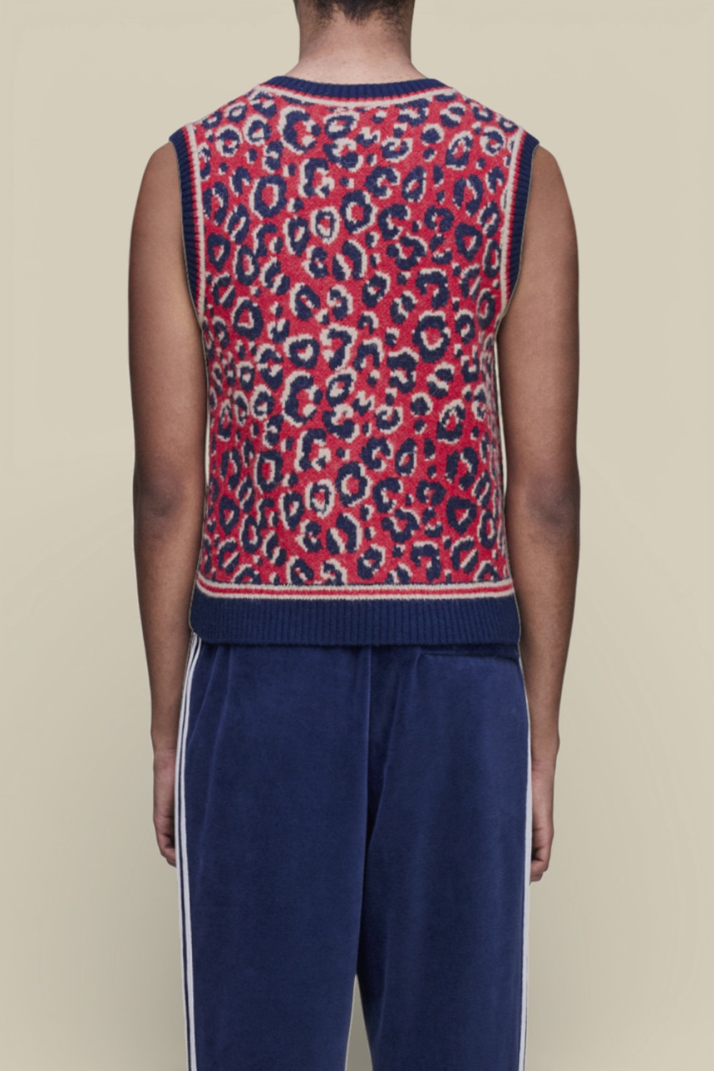 תמונת דוגמן אחורית של אפודה