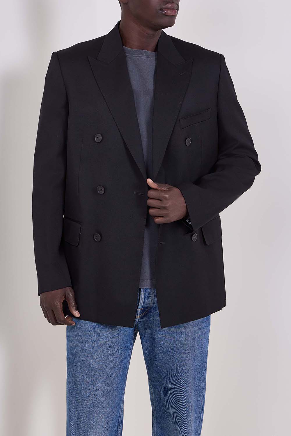 תמונת דוגמן קידמית של בלייזר מחוייט