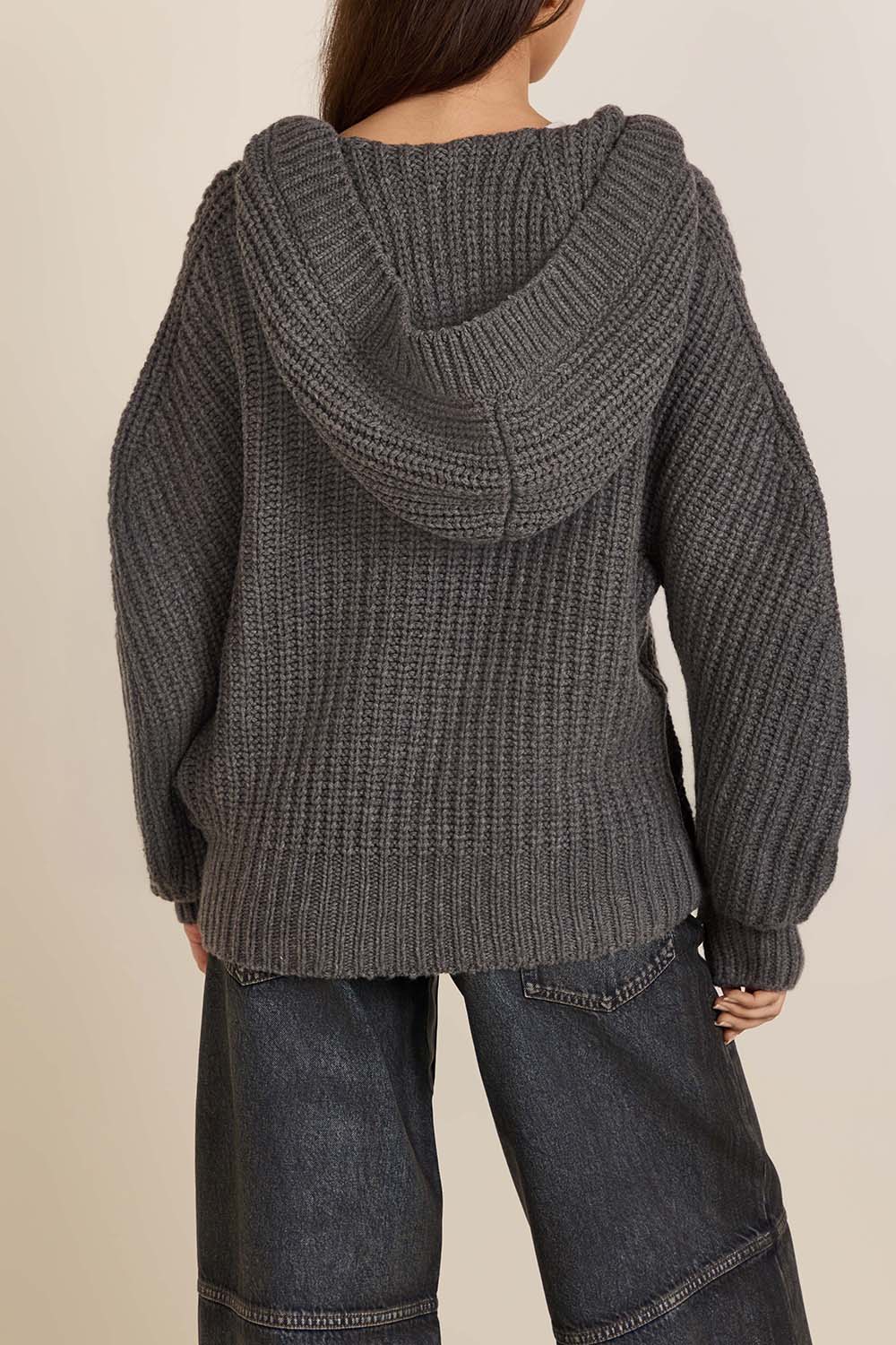 תמונת דוגמן אחורית של סריג צמר קפוצ'ון