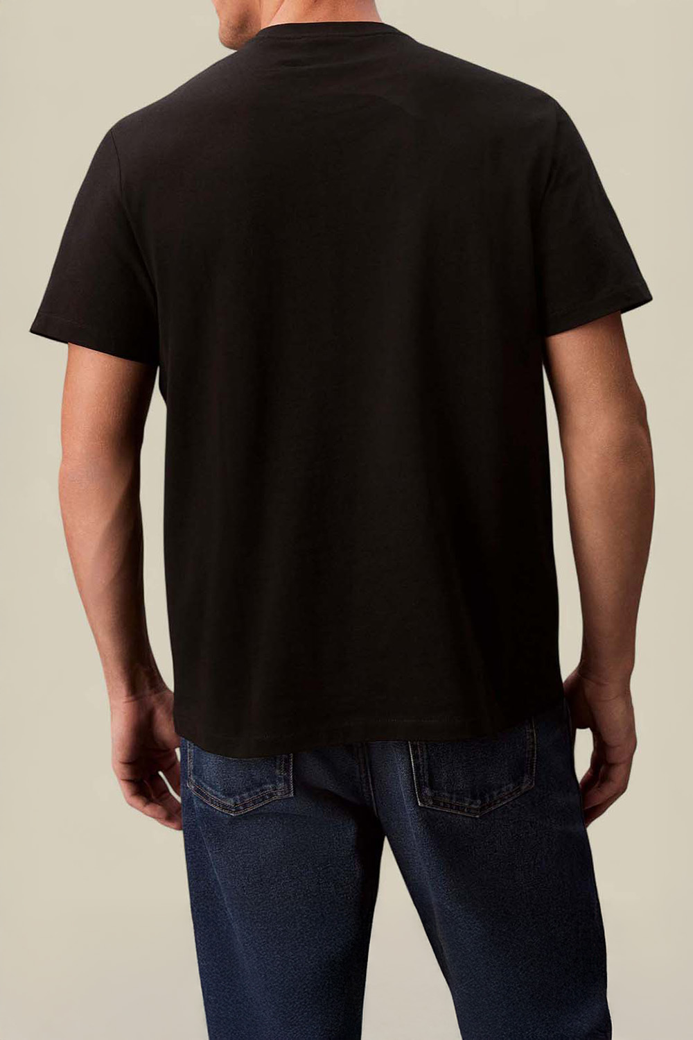 תמונת דוגמן אחורית של חולצת טי