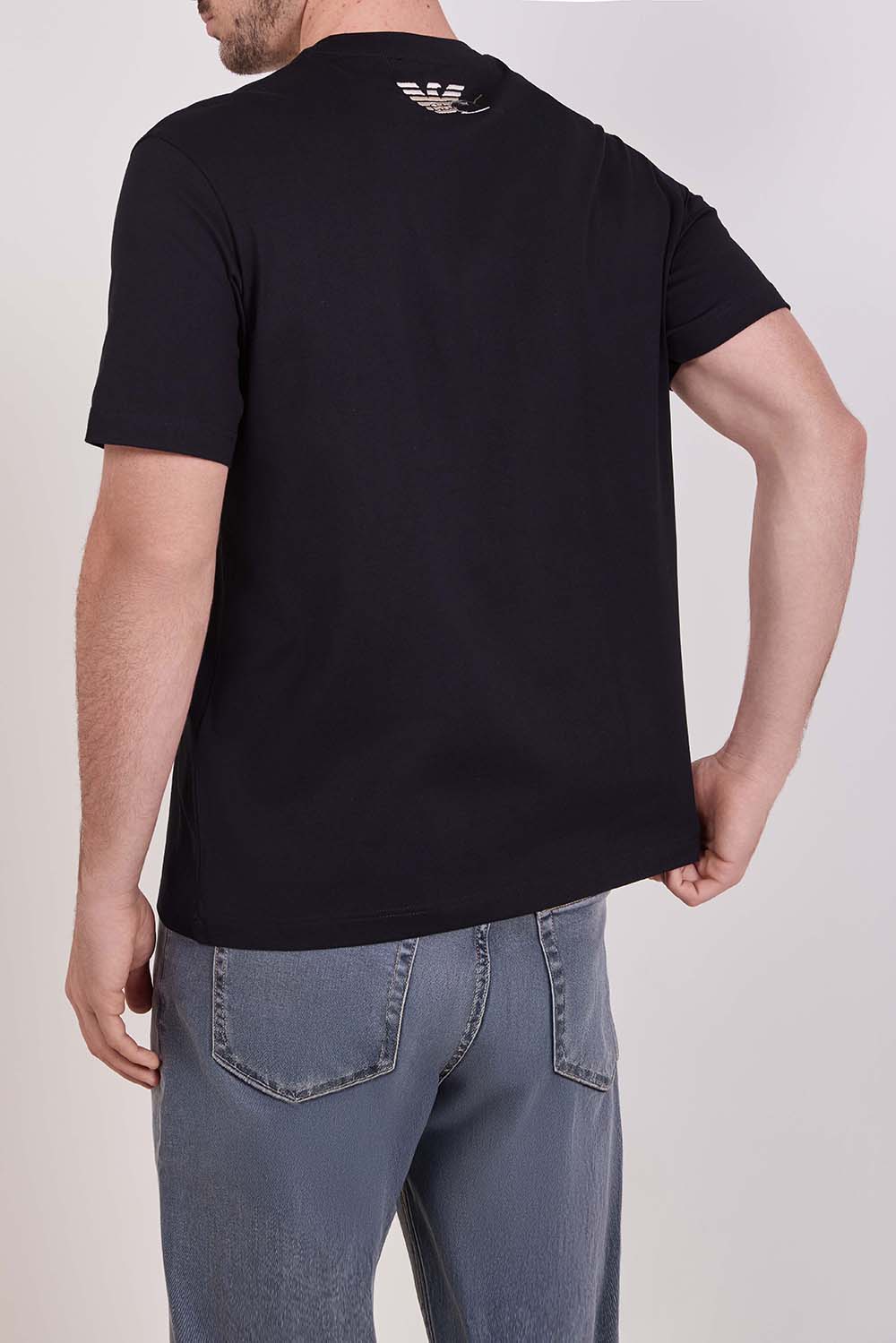 תמונת דוגמן אחורית של חולצת טי