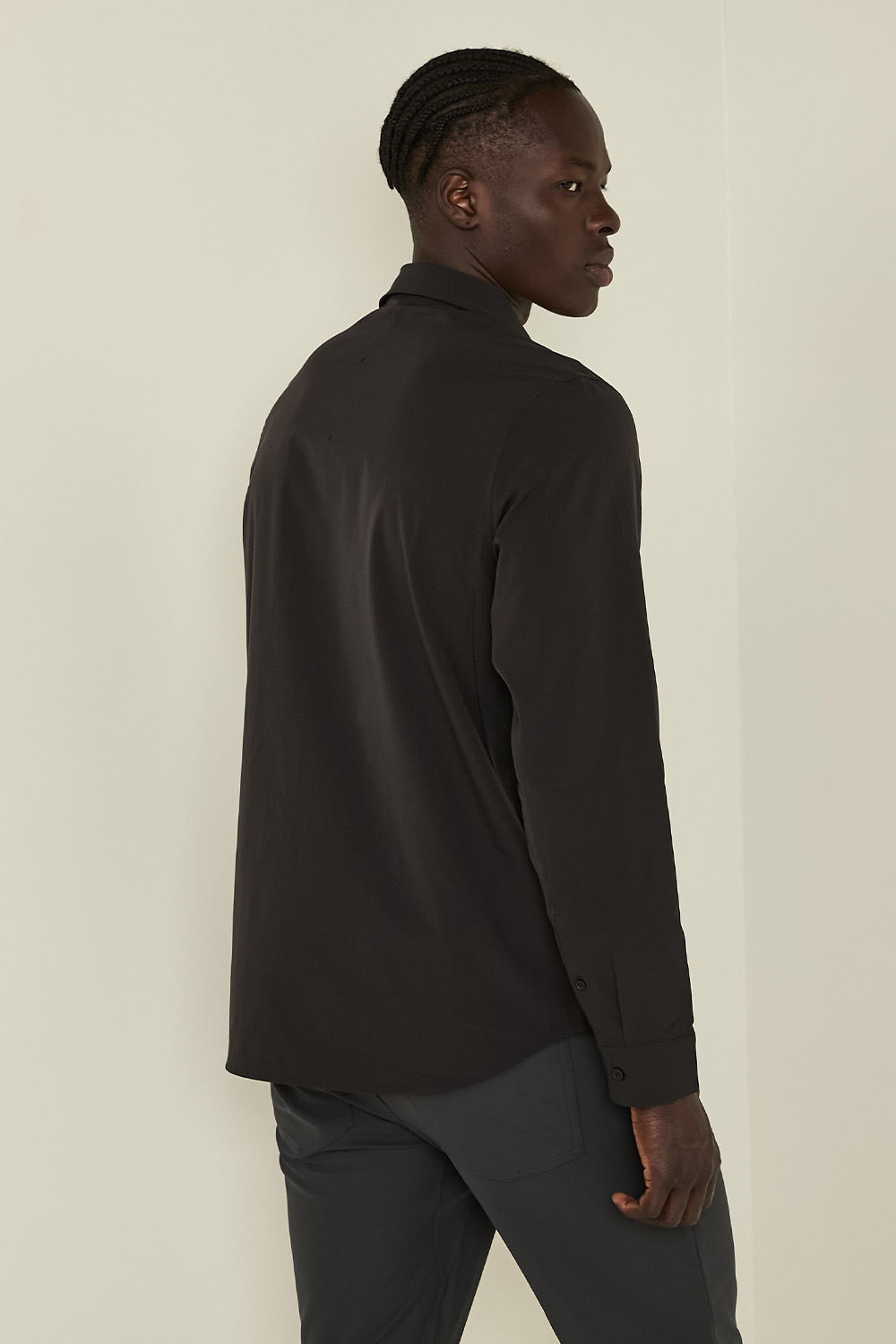 תמונת דוגמן אחורית של New Venture Classic-Fit Long-Sleeve Shirt