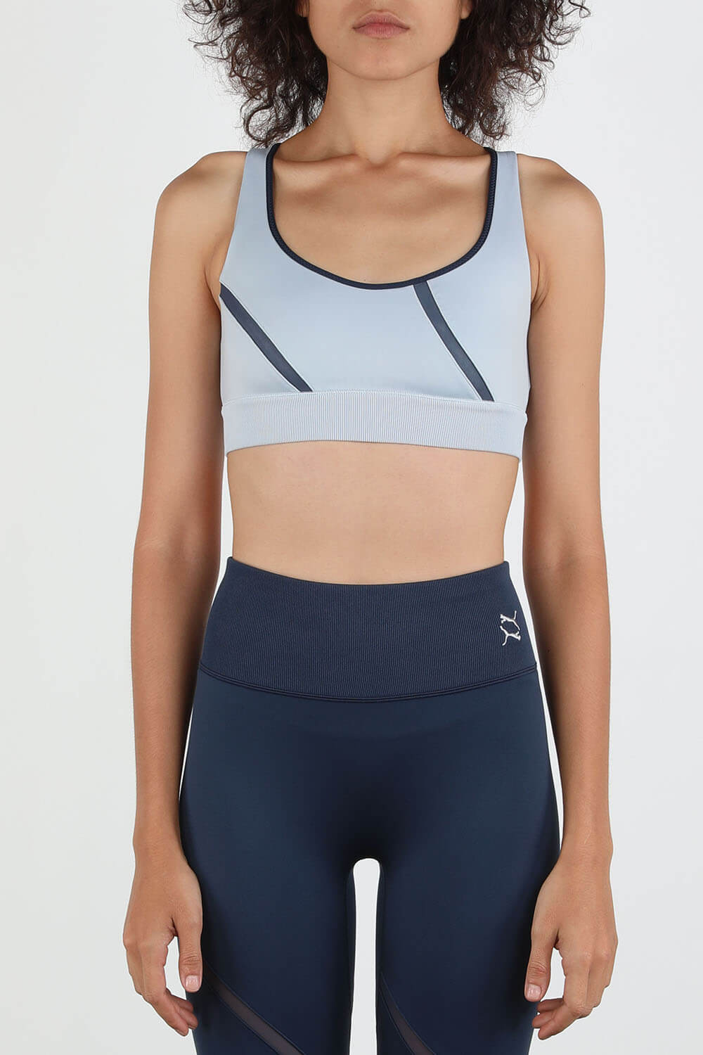 תמונת דוגמן קידמית של Bra Exhale Mesh Curve Training in Light Blue