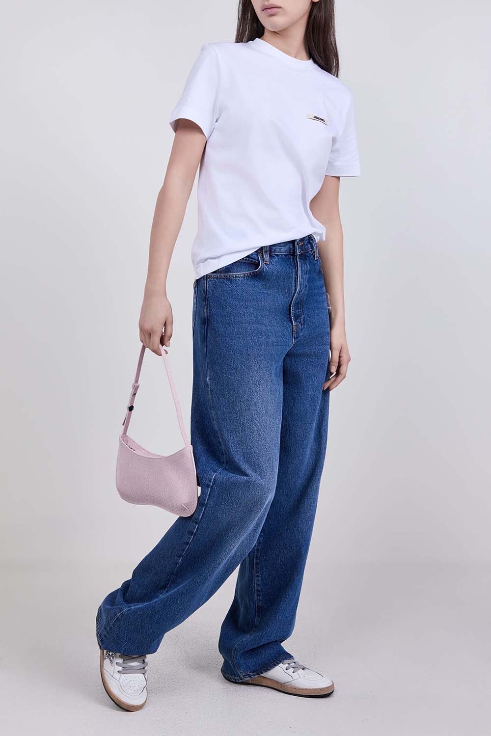 תמונת דוגמן קידמית של נעלי סניקרס בולסטאר