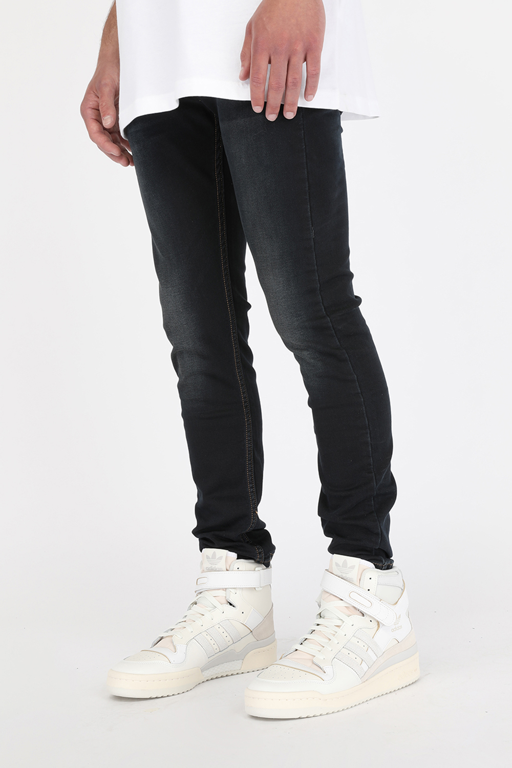 תמונת דוגמן קידמית של adidas Forum 84 High Shoes in Sand