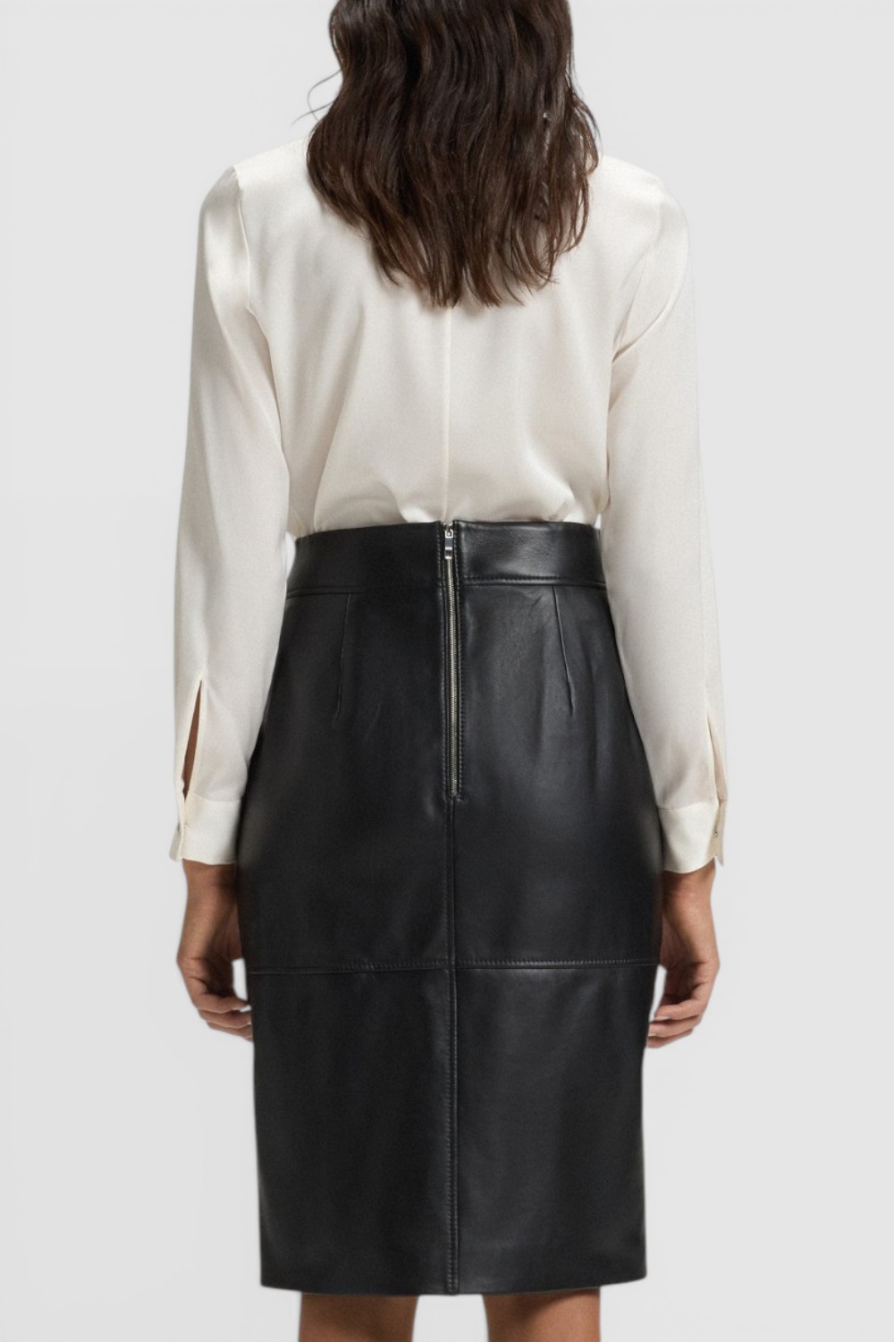 תמונת דוגמן אחורית של חולצת משי