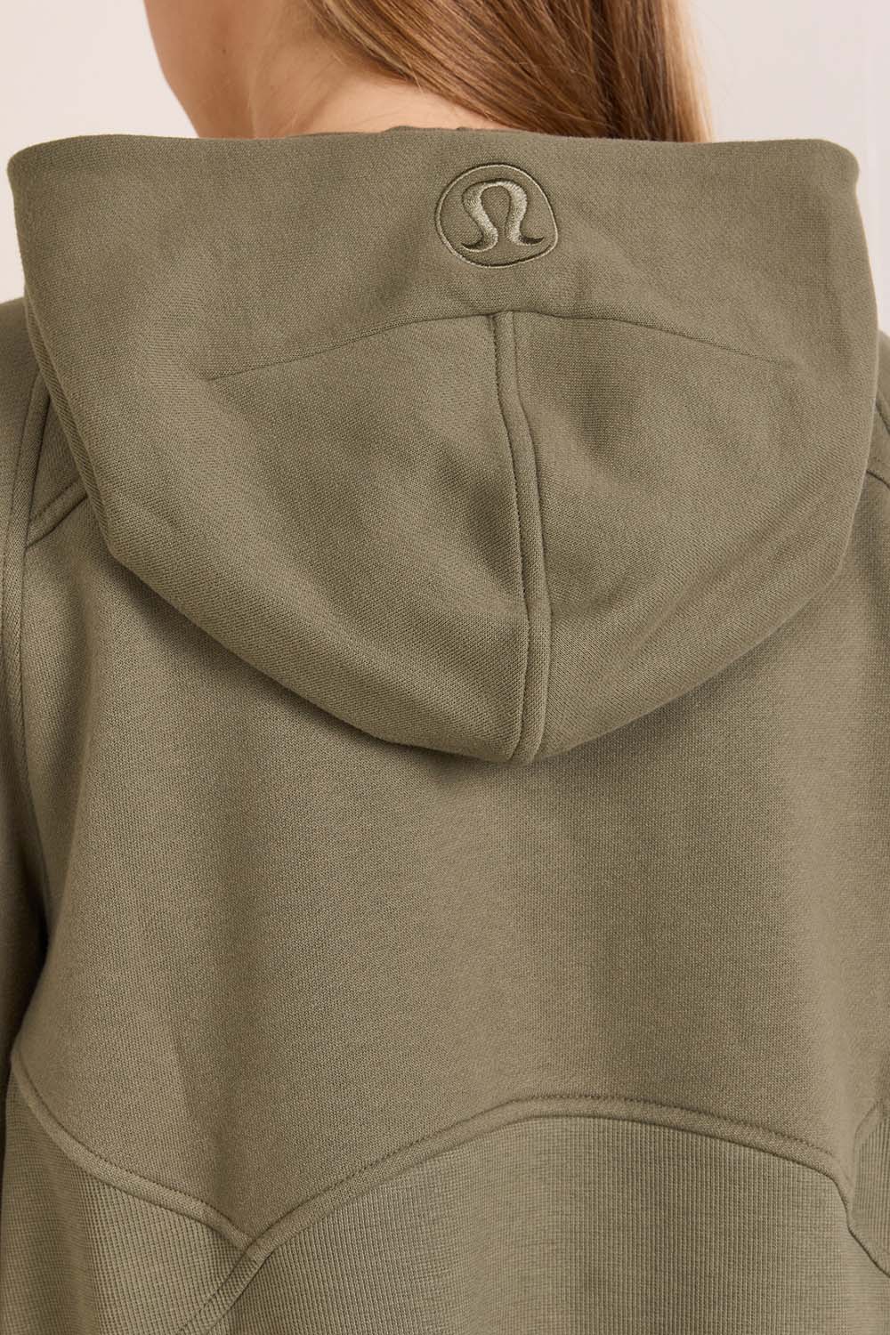 תמונת תקריב דוגמן של Scuba Oversized Half-Zip Hoodie