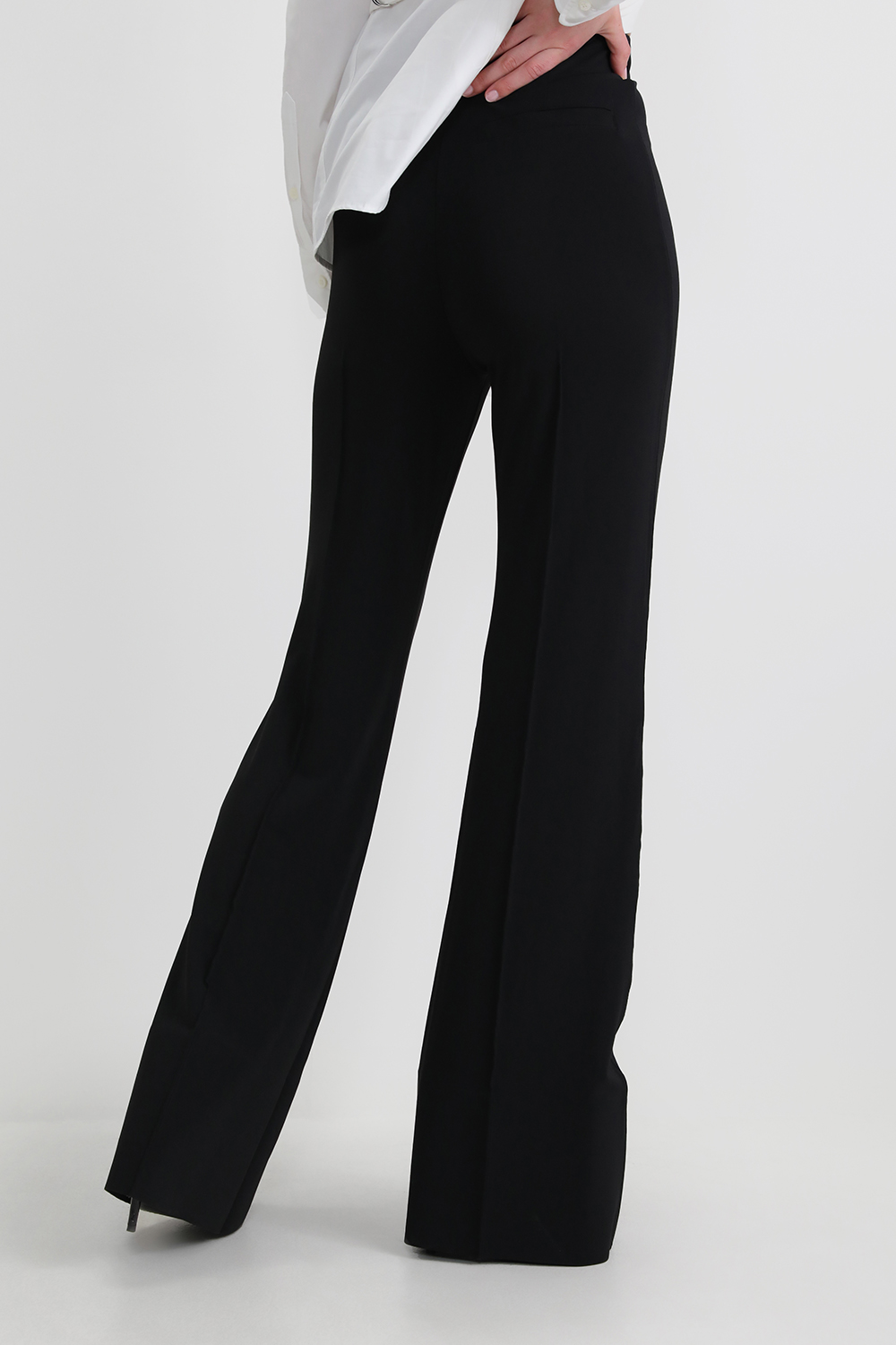 תמונת דוגמן אחורית של מכנסיים מתרחבים אפולו