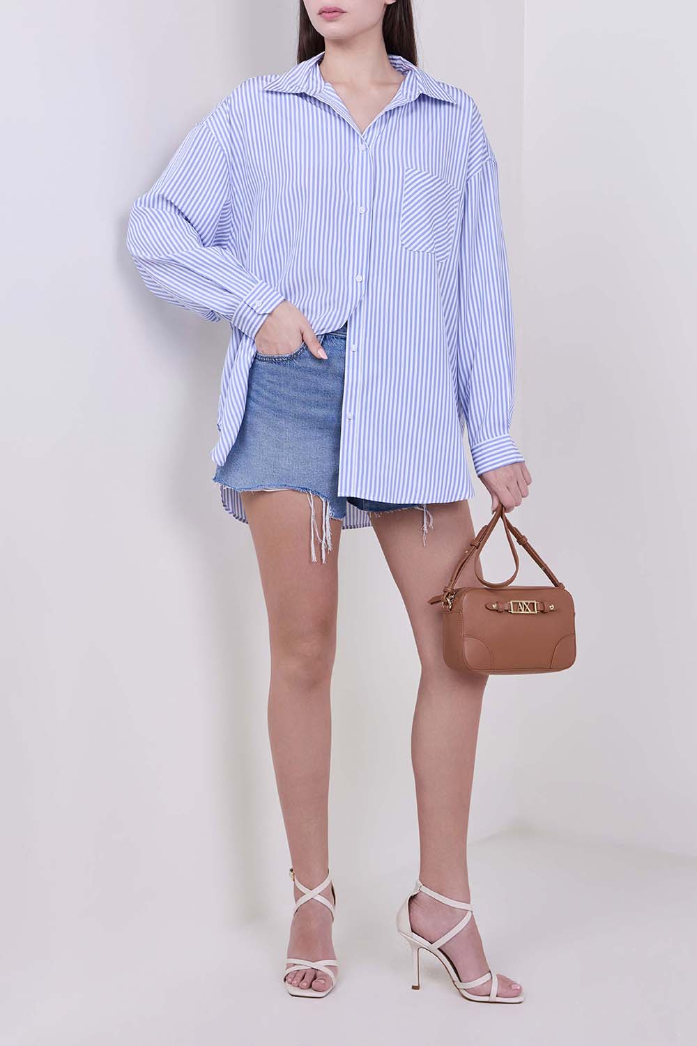 תמונת דוגמן קידמית של תיק קרוסבודי