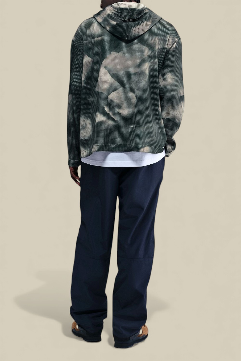 תמונת דוגמן אחורית של מכנסיים בגזרה משוחררת נייקי X סטוסי