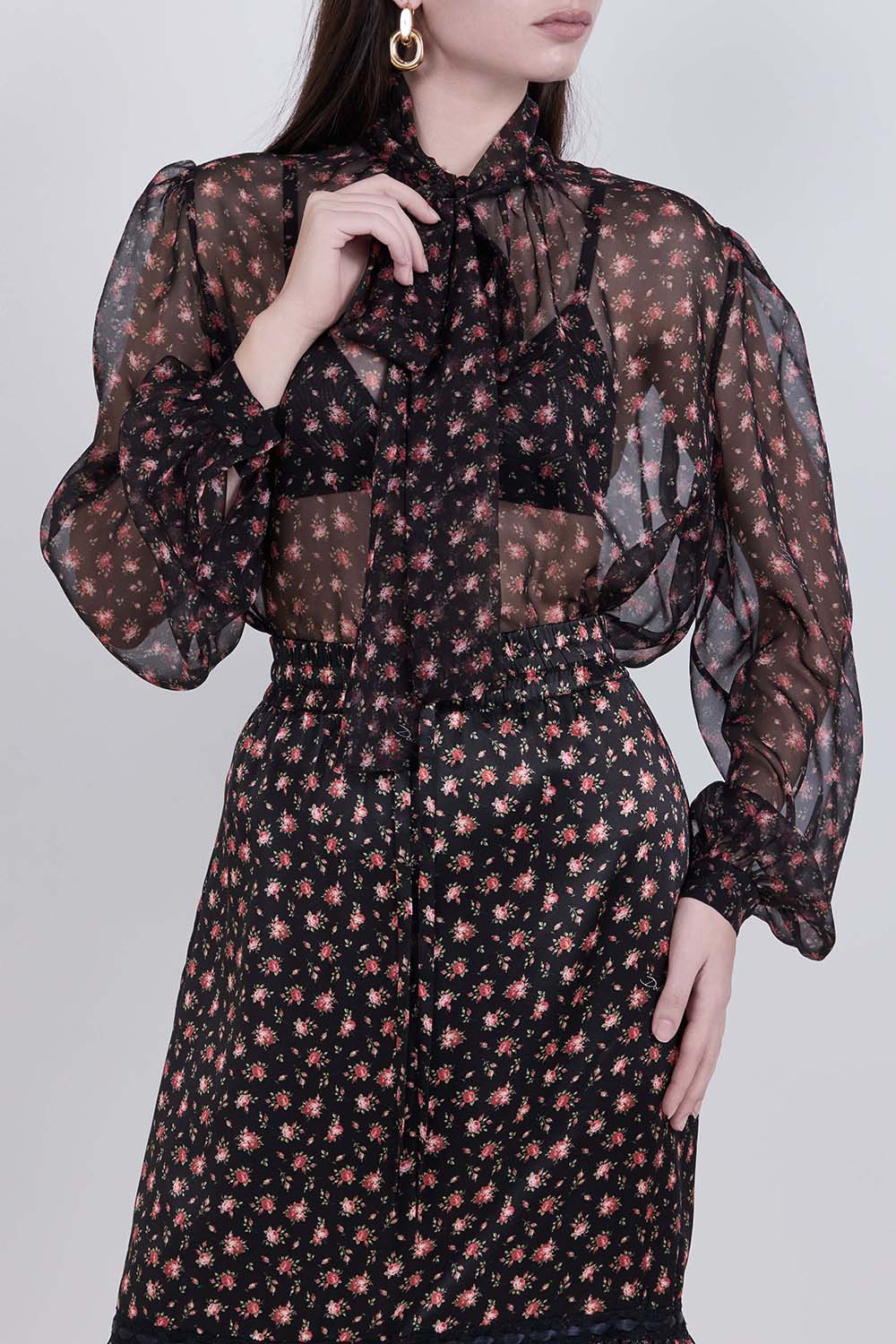 תמונת דוגמן קידמית של חולצת משי