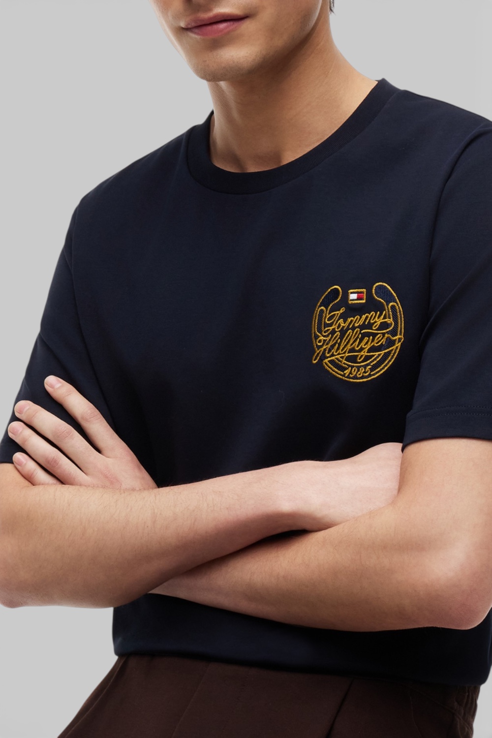 תמונת תקריב דוגמן של חולצת טי