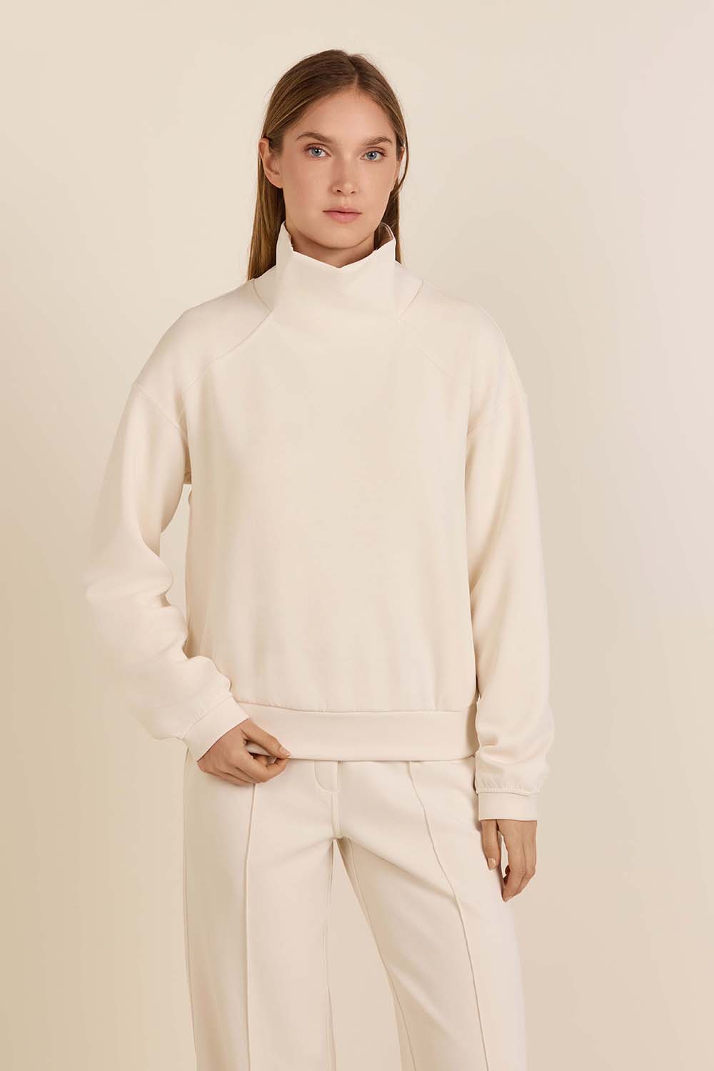 תמונת דוגמן קידמית של Brushed Softstreme Funnel Neck