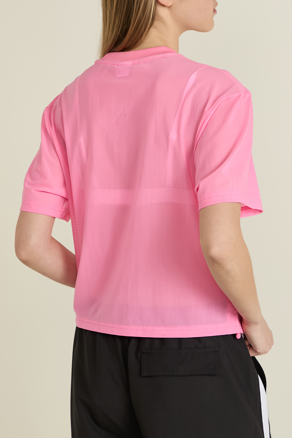 תמונת דוגמן אחורית של חולצת רשת