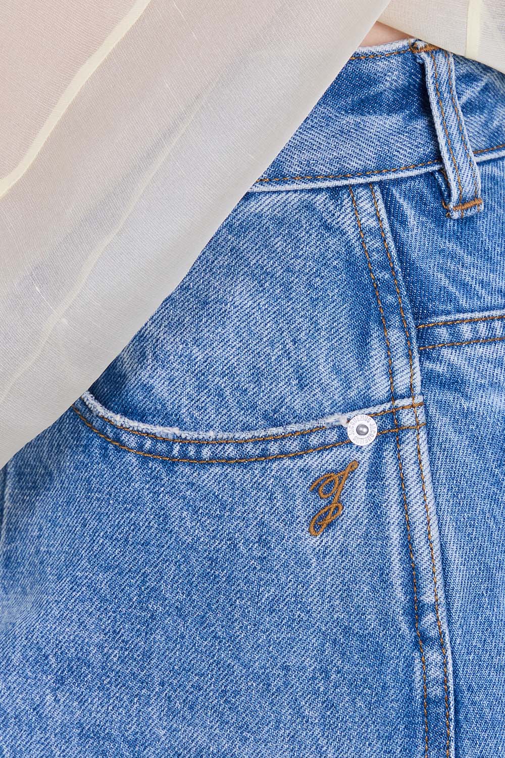 מכנסי ג'ינס מתרחבים