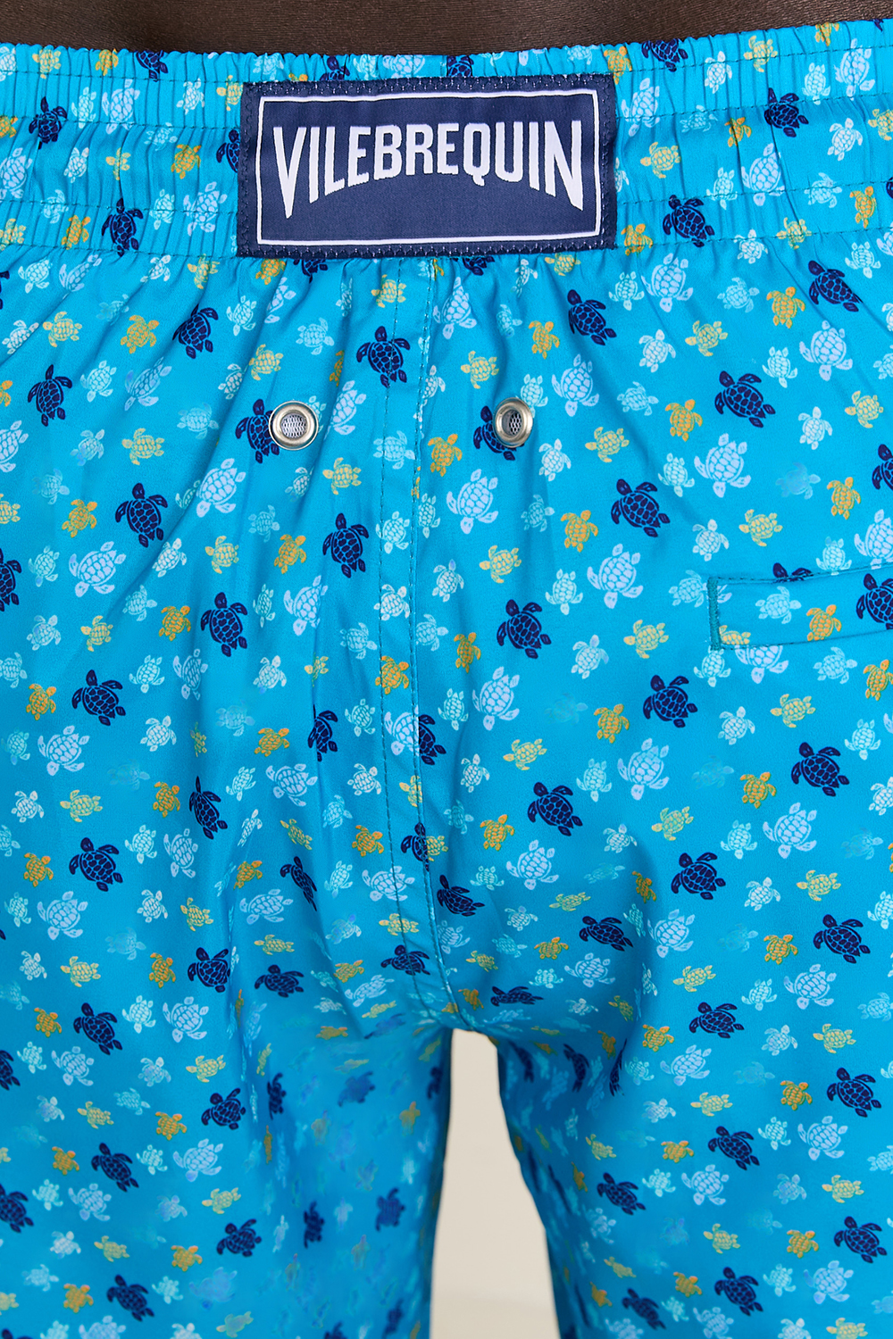 תמונת תקריב דוגמן של מכנסי בגד ים מאהינה