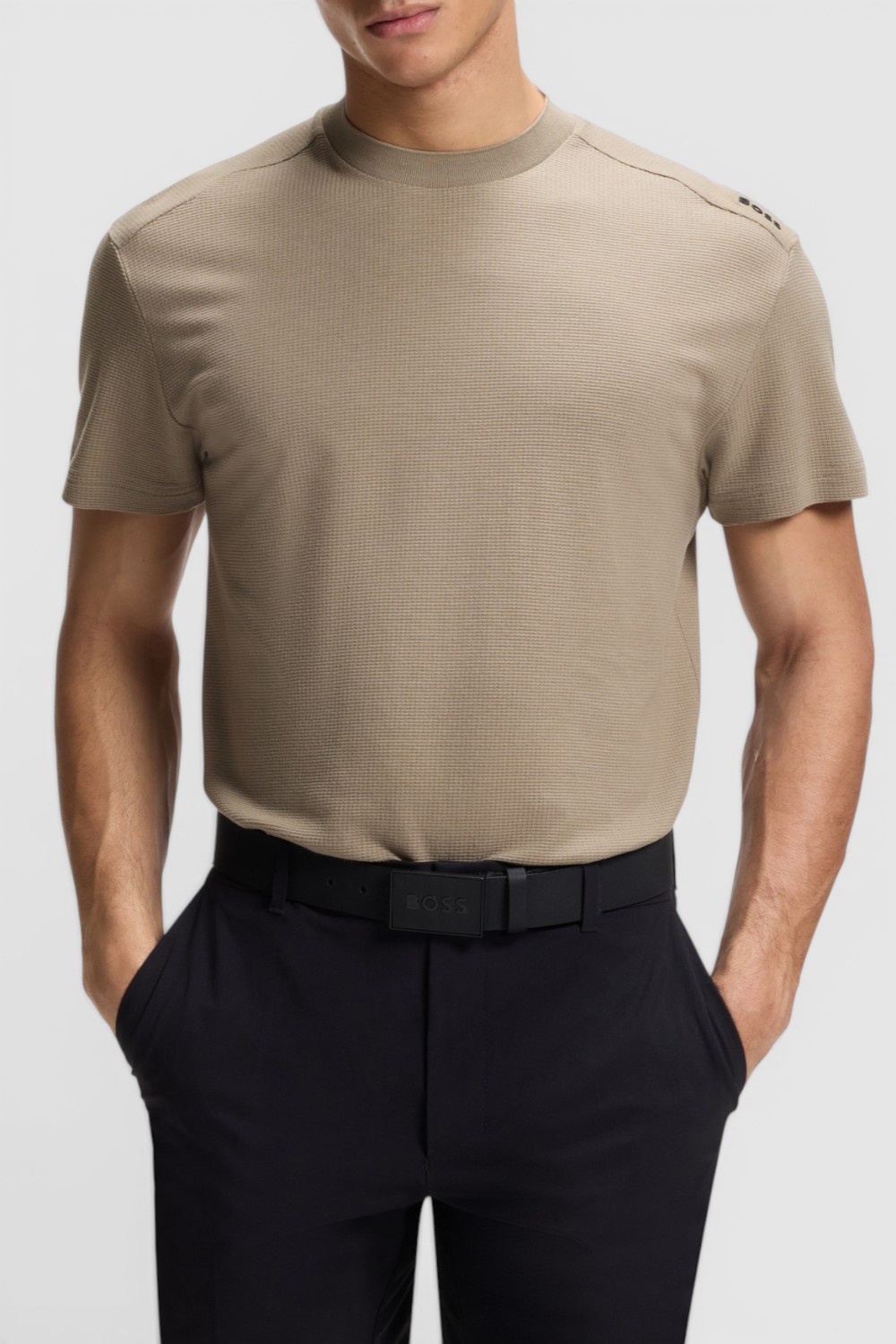 תמונת דוגמן קידמית של חולצת טי בגזרה משוחררת