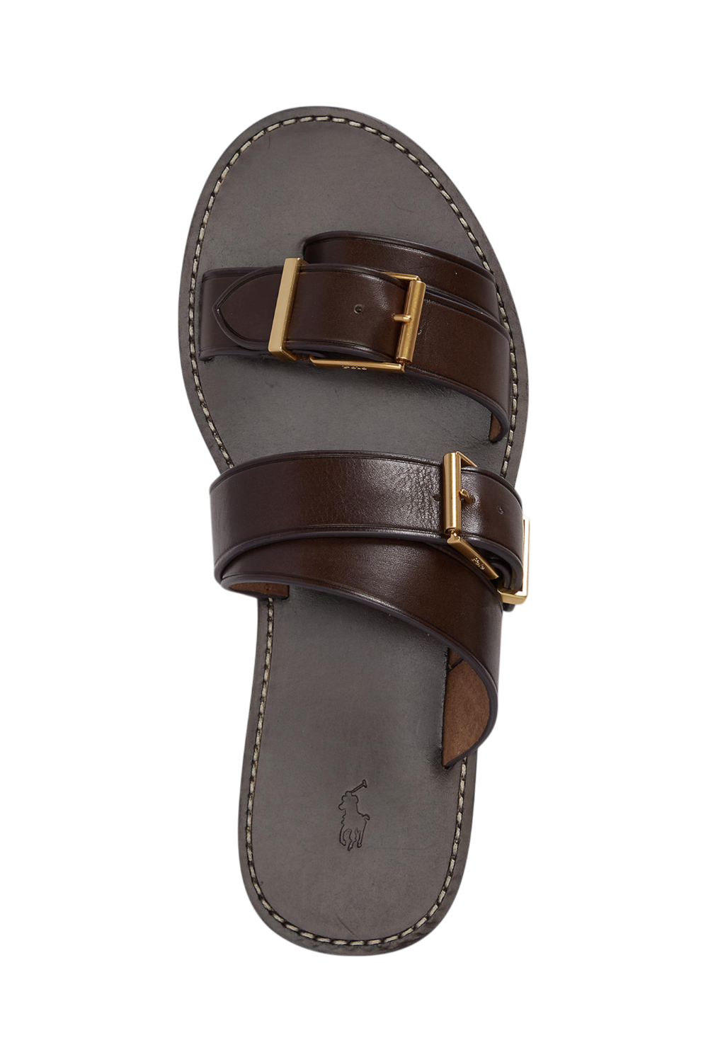 תמונת תקריב של סנדלים שטוחים