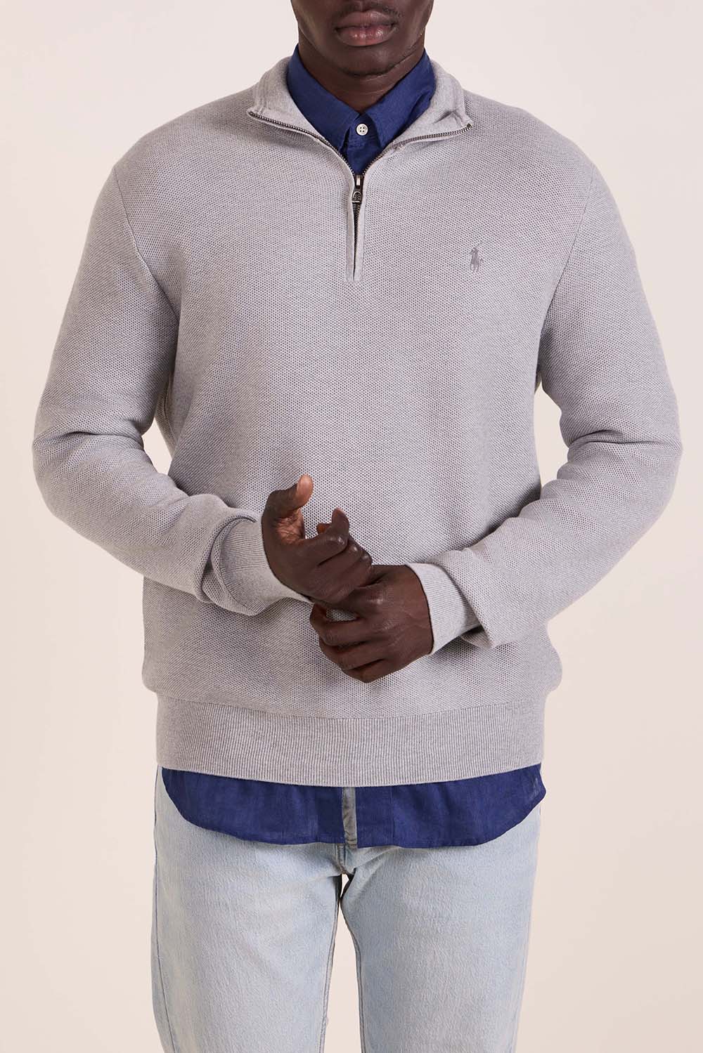 תמונת דוגמן קידמית של סוודר פולו