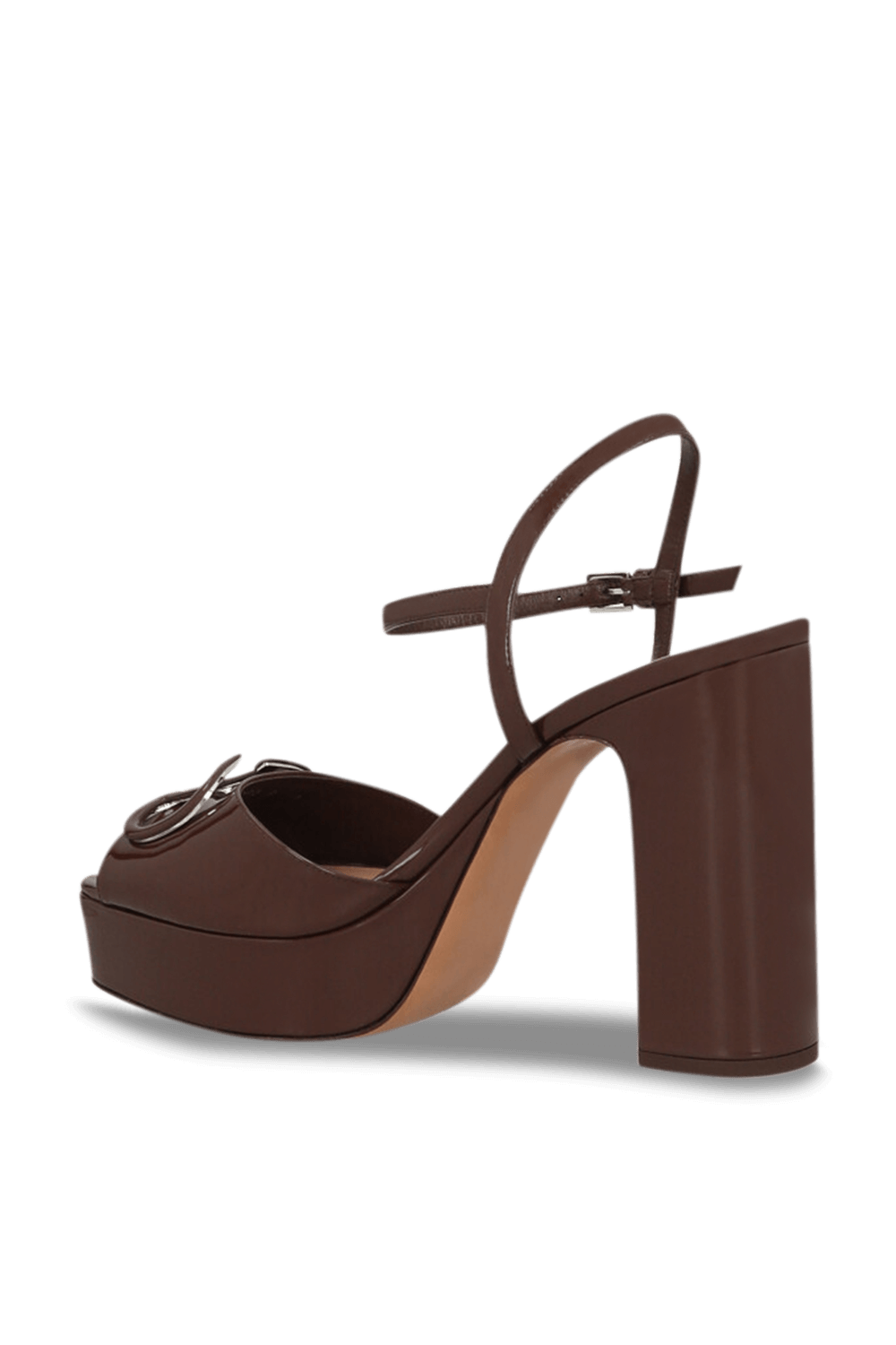 תמונה אחורית של סנדלי פלטפורמה