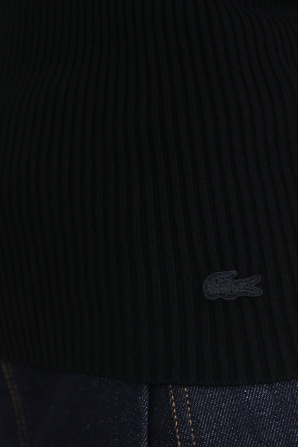 תמונת תקריב דוגמן של גופיית ריב